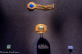 Bracelet en lapis-lazuli Or, lapis-lazuli, verre.  <br>
Bracelet en or décoré d’un fragment de pierre verte Or, pierre vert pâle. <br>
Bague en calcédoine à double cerclage Calcédoine verte. <br>
Bague en lapis-lazuli Or, lapis-lazuli.