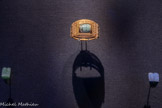 Bracelet en or décoré d’un fragment de pierre verte Or, pierre vert pâle. <br>
Bague en calcédoine à double cerclage Calcédoine verte. <br>
Bague en lapis-lazuli Or, lapis-lazuli.